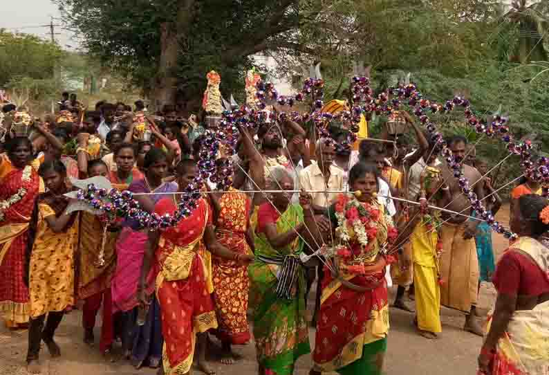 பகவதி அம்மன் கோவிலில் சித்திரை திருவிழா:  பக்தர்கள் பால்குடம், காவடி, அக்னிசட்டி எடுத்து நேர்த்திக்கடன்