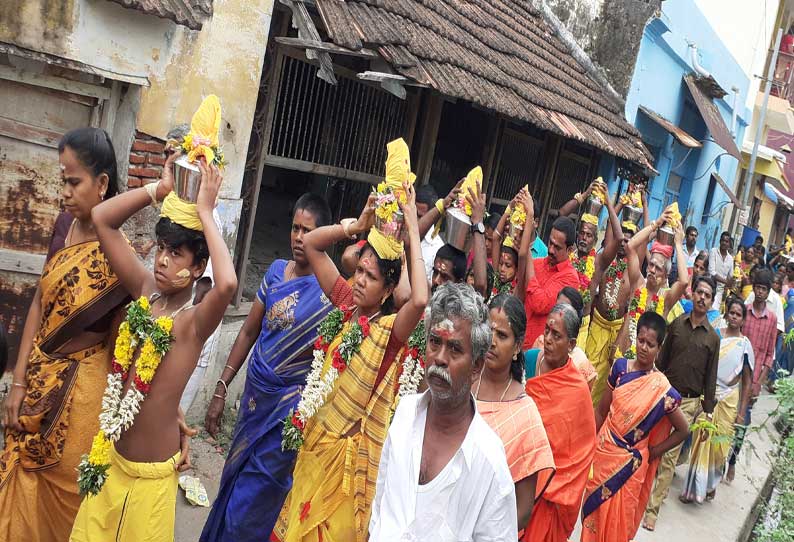 நடுவிற்பட்டியில் பால்குடத்துடன் பக்தர்கள் ஊர்வலம்