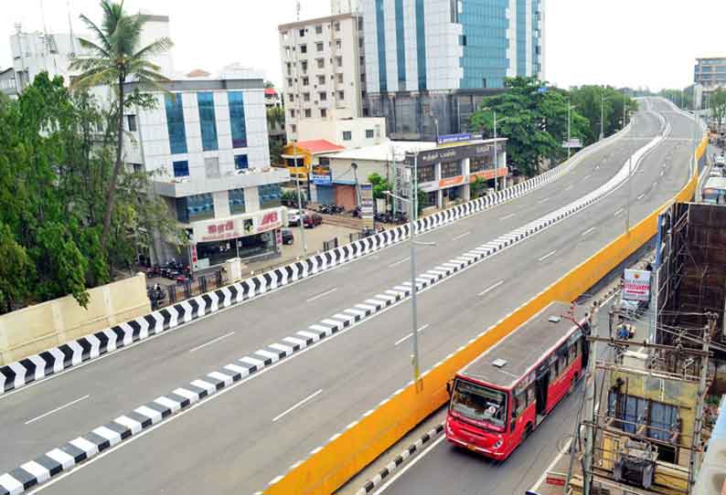 கோவை திருச்சி ரோடு, கவுண்டம்பாளையத்தில் கட்டி முடிக்கப் பட்ட மேம்பாலங்கள் எப்போது திறக்கப்படும் என்று வாகன ஓட்டிகள் எதிர்பார்த்து உள்ளனர்