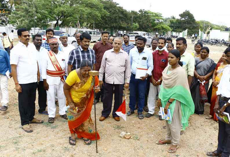 சேவை மனப்பான்மையுடன் செயல்பட்டால் பொதுமக்களின் கோரிக்கைகள் நிறைவேறும் கலெக்டர் மோகன் அறிவுரை