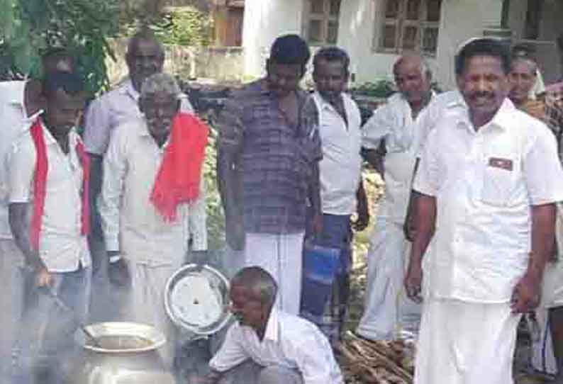 அறந்தாங்கியில் மணல் குவாரி அமைக்க கோரி  மாட்டு வண்டி-கட்டிட தொழிலாளர்கள் காத்திருப்பு போராட்டம்