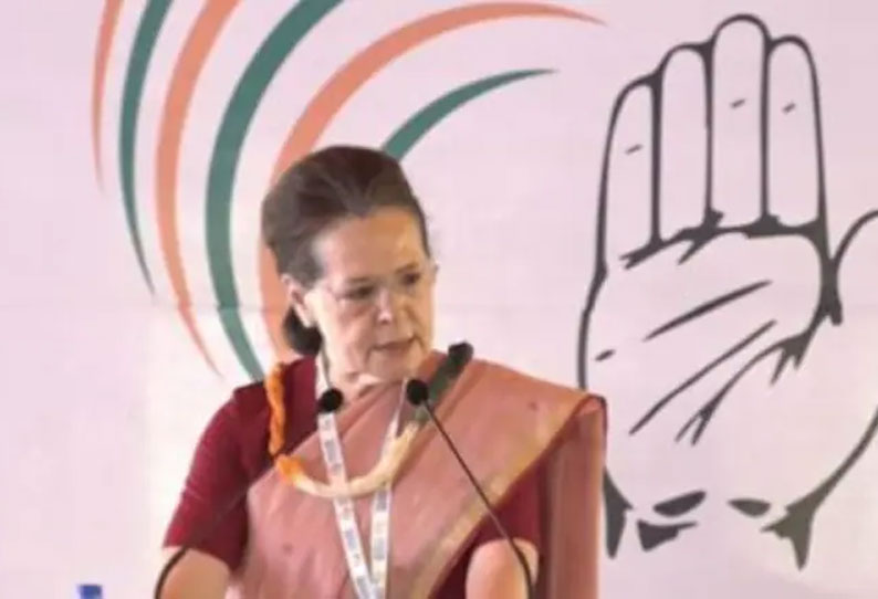 நாட்டின் ஜனநாயகத்திற்கு மிகப்பெரிய அச்சுறுத்தல் ஏற்பட்டுள்ளது: சோனியா காந்தி குற்றச்சாட்டு