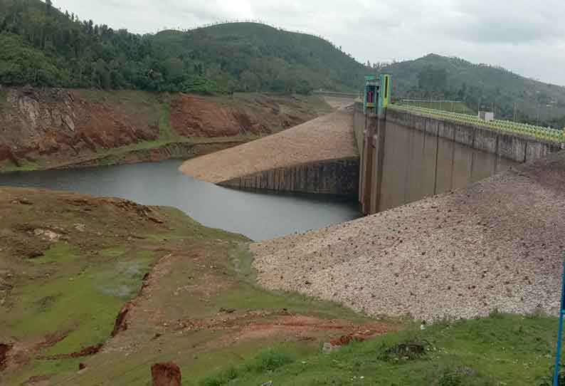 அசானி புயல் காரணமாக வால்பாறையில் மழை பெய்து வருகிறது. இதனால் சோலையார் அணையின் நீர்மட்டம் உயருகிறது