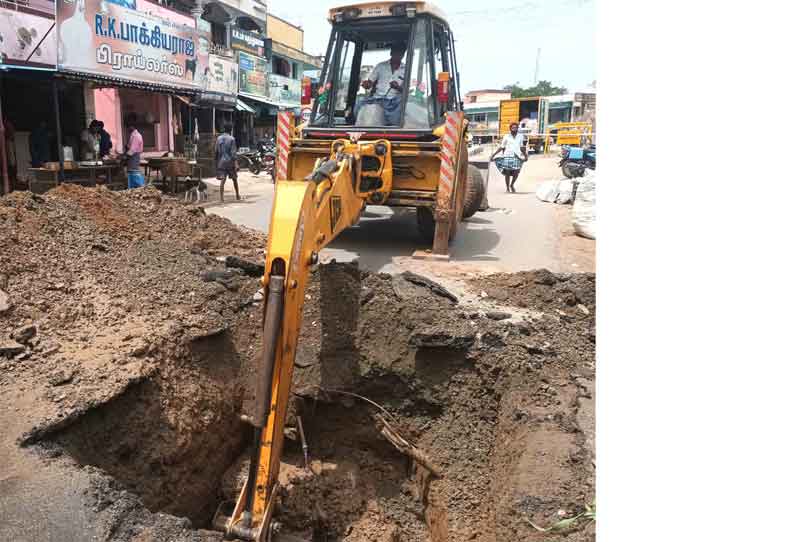 காவிரி கூட்டுக்குடிநீர் திட்ட குழாய்கள் உடைப்பு