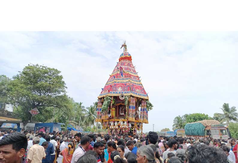 பனையபுரம்  பனங்காட்டீஸ்வரர் கோவில் தேரோட்டம் ஏராளமான பக்தர்கள் வடம் பிடித்து இழுத்தனர்