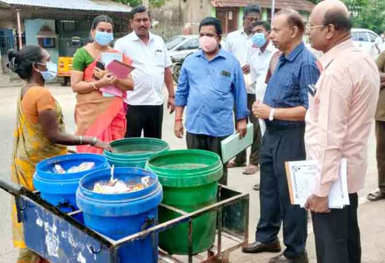 பேரூராட்சிகளின் இணை இயக்குனர் வீடு, வீடாக சென்று ஆய்வு