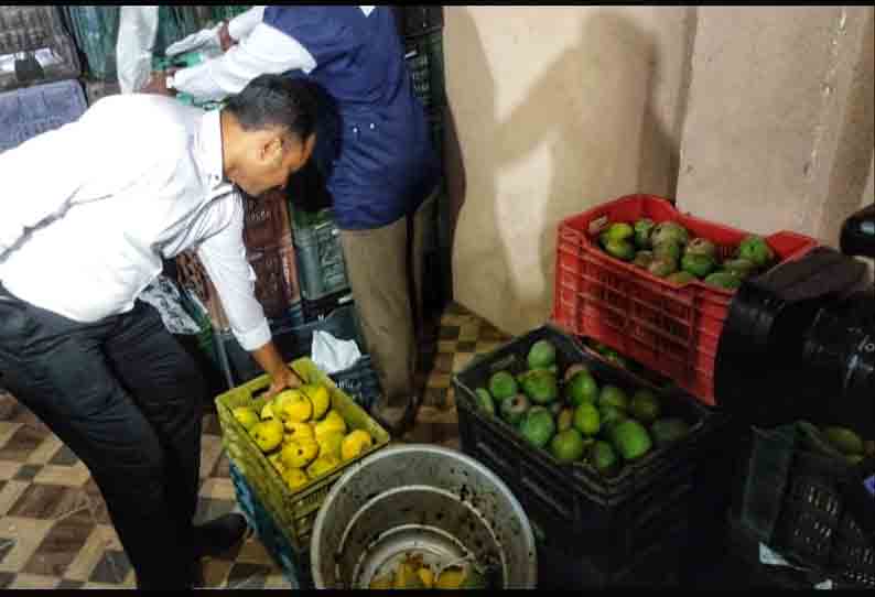 100 கிலோ அழுகிய மாம்பழங்கள் பறிமுதல்