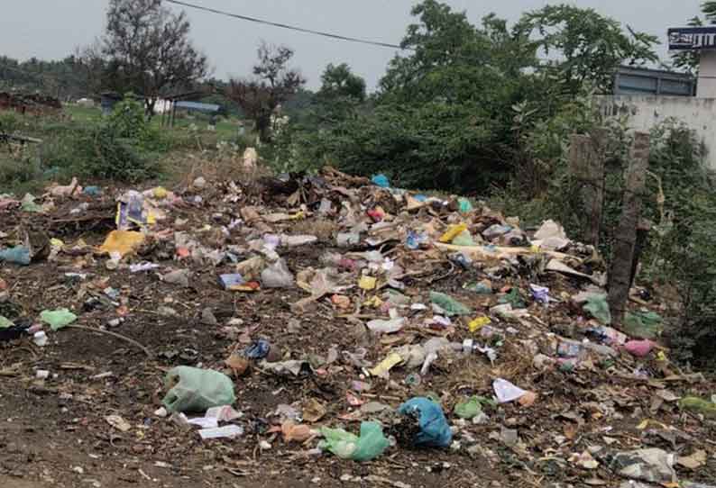 தேங்கி கிடக்கும் குப்பைகளால் சுகாதார சீர்கேடு