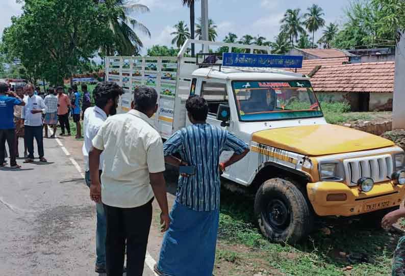 எடப்பாடி அருகே சரக்கு வேன் கவிழ்ந்து 30 பேர் காயம் துக்க நிகழ்ச்சிக்கு சென்ற போது விபத்து