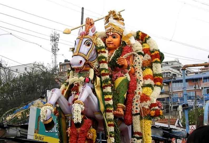 கொடைக்கானலில் வரதராஜபெருமாள் ஆற்றில் இறங்கும் விழா