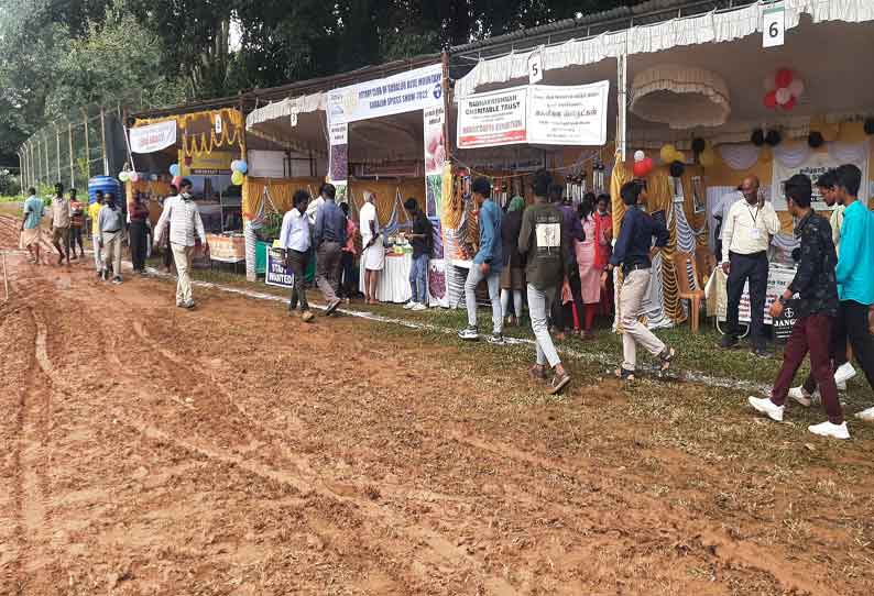 கூடலூரில் தொடர் மழை காரணமாக சேறும், சகதியுமாக மாறிய கோடை விழா மைதானம்