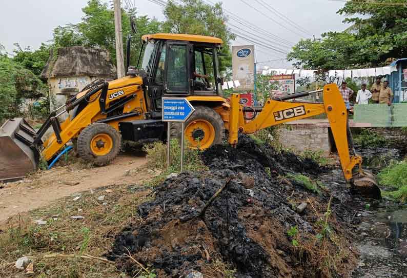 கழிவுநீர் கால்வாய் தூர்வாரும்பணி