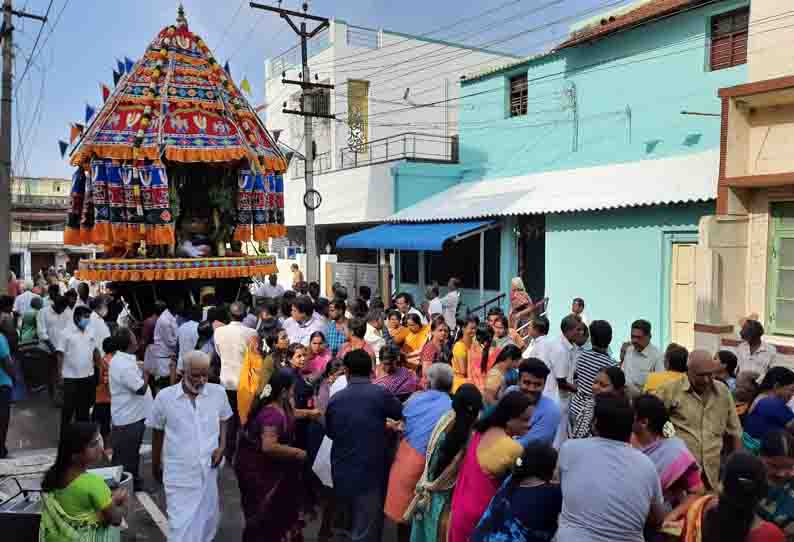 கரூர் அபயபிரதான ரெங்கநாதர் சுவாமி கோவில் தேரோட்டம்