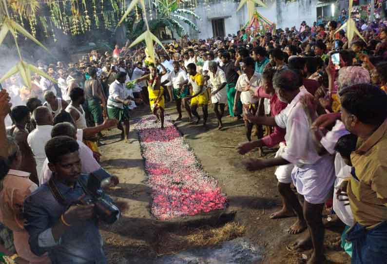 மகா மாரியம்மன் கோவிலில் தீமிதி திருவிழா