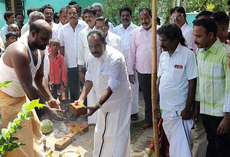 முண்டியம்பாக்கத்தில்  ரூ.15 லட்சத்தில் கழிவுநீர் வாய்க்கால் அமைக்கும் பணி புகழேந்தி எம்.எல்.ஏ. பார்வையிட்டார்