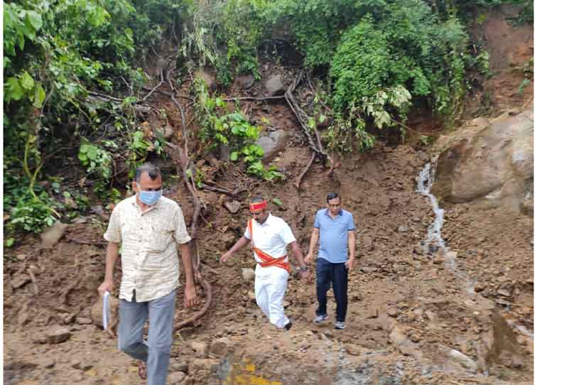 ஏற்காடு மலைப்பாதையில் ஏற்பட்ட மண்சரிவு 4 மணி நேரத்தில் சீரமைப்பு; போக்குவரத்துக்கு மீண்டும் அனுமதி-கலெக்டர் கார்மேகம் நேரில் ஆய்வு