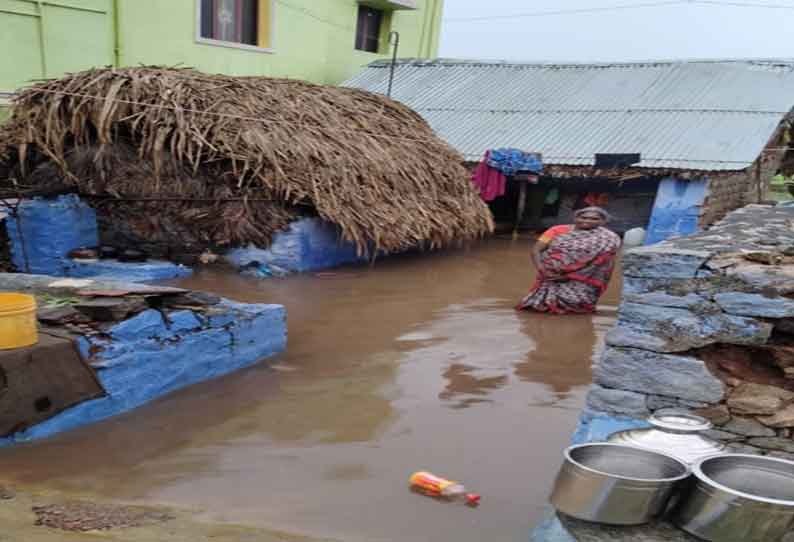 தாளவாடி பகுதியில் பலத்த மழை: காட்டாற்று வெள்ளத்தால் 2 தரைப்பாலங்கள் மூழ்கின; போக்குவரத்து பாதிப்பு