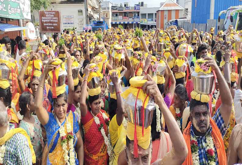 காமாட்சியம்மன் கோவில் பொங்கல் விழா: பக்தர்கள் தீர்த்தக்குட ஊர்வலம்