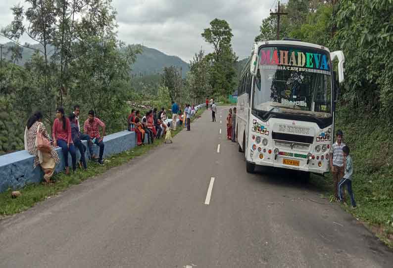 சுற்றுலா பயணிகளுக்கு கூடாரங்கள் அமைக்க வேண்டும்