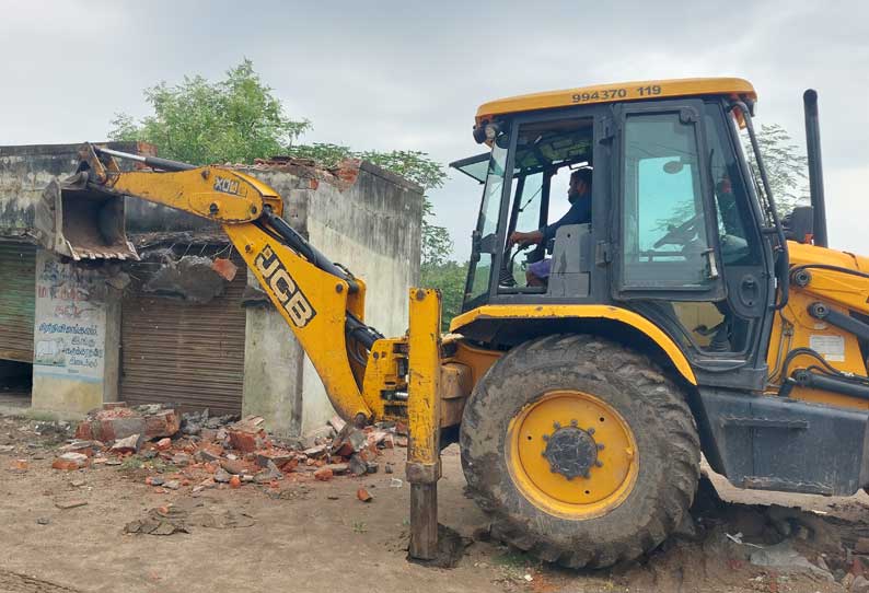 மேல்பூண்டி தக்கா ஏரி ஆக்கிரமிப்புகள் அகற்றம்