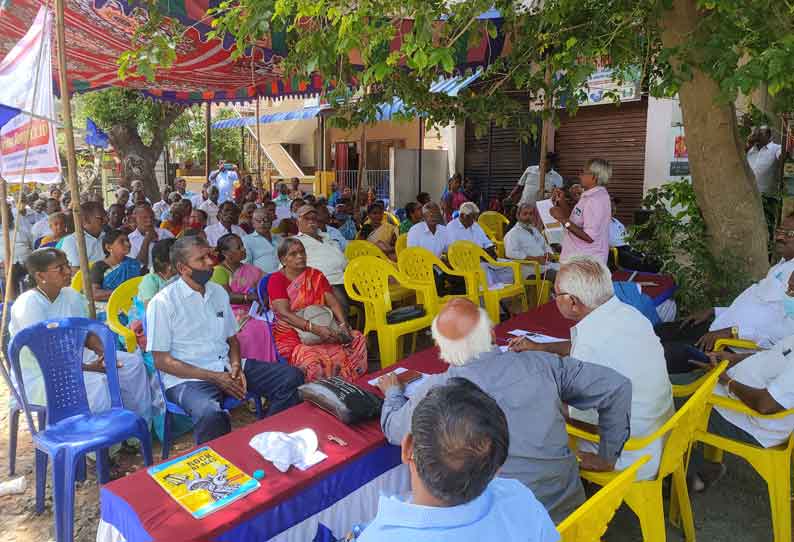 கலெக்டர் அலுவலகம் முன்பு ஓய்வூதியர் சங்கத்தினர் தர்ணா