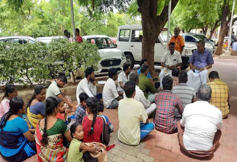 பேச்சுவார்த்தையில் உடன்பாடு: செவிலியர் உடல் உறவினர்களிடம் ஒப்படைப்பு