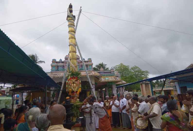 சூலக்கல் மாரியம்மன் கோவிலில் தேர்த்திருவிழாவையொட்டி கொடியேற்றம்