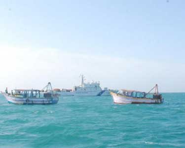 ராமேசுவரம் மீனவர்கள் மீது இலங்கை கடற்படை தாக்குதல்