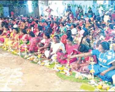 பங்களாபுதூர் நாக மாரியம்மன் கோவிலில் 1,008 குத்துவிளக்கு பூஜை திரளான பெண்கள் கலந்து கொண்டனர்