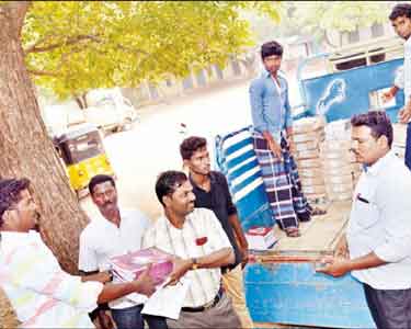 அரசு மற்றும் அரசு உதவிபெறும் பள்ளிகளுக்கு 3-ம் பருவ பாடப்புத்தகங்கள் அனுப்பும் பணி மும்முரம்