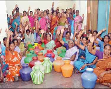 சீராக குடிநீர் வழங்கக்கோரி காலிக்குடங்களுடன் கலெக்டர் அலுவலகத்தை பெண்கள் திடீர் முற்றுகை