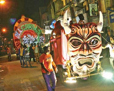 கிறிஸ்துமஸ் பண்டிகையை முன்னிட்டு கிறிஸ்துவ ஆலயங்களில் சிறப்பு பிரார்த்தனை தூத்துக்குடியில் பிரமாண்ட ‘கேரல் பவனி’