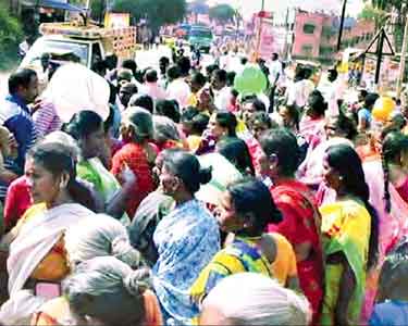 பெரியகுளம் அருகே குடிநீர் கேட்டு பொதுமக்கள் சாலை மறியல்