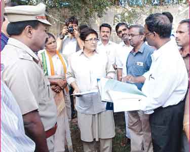 நீர்நிலைகள் ஆக்கிரமிக்கப்பட்டதாக புகார் எதிரொலி: ஏரிப்பாக்கம் கிராமத்தில் கவர்னர் கிரண்பெடி ஆய்வு