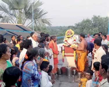 இஞ்சிமேடு பெரியமலை திருமணிச்சேறைவுடையர் கோவிலில் பிரதோஷ வழிபாடு