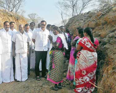 மணல் கொள்ளை மூலம்  தமிழக அரசுக்கு ரூ.4 லட்சத்து 75 ஆயிரம் கோடி வருவாய் இழப்பு ஏமனூரில் டாக்டர்.அன்புமணி ராமதாஸ் எம்.பி. பேட்டி