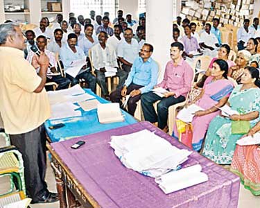 வீடு, வீடாக சென்று ரேஷன் கார்டுகள் தணிக்கை செய்யும் பணியை 3 நாளில் முடிக்க வேண்டும் தாசில்தார் உத்தரவு