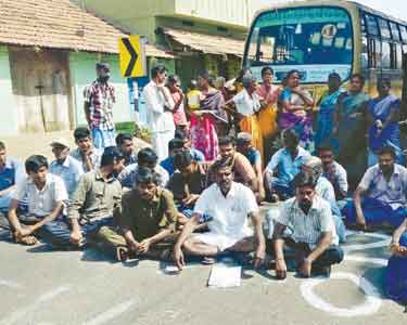 பாண்டியாறு–புன்னம்புழா திட்டத்தை நிறைவேற்றக்கோரி விவசாயிகள் சாலை மறியல்