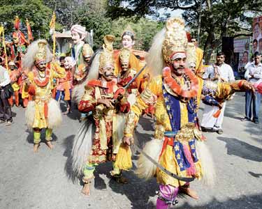 திருவள்ளுவர் தமிழர்களுக்கு மட்டும் அல்லாது மனிதனாக வாழும் அனைவரும் போற்றி வணங்கும் கவிஞர் முதல்–மந்திரி சித்தராமையா புகழாரம்