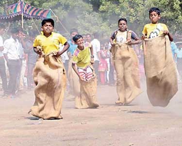 கடலூர் அண்ணா விளையாட்டு மைதானத்தில்