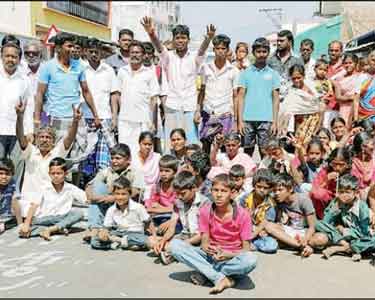 அ.தி.மு.க.வினர் திடீர் சாலை மறியல் போக்குவரத்து பாதிப்பு