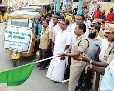 ஹெல்மெட் அணியாமல் இருசக்கர வாகனம் ஓட்டினால் ஆவணங்கள் பறிமுதல் செய்யப்படும்