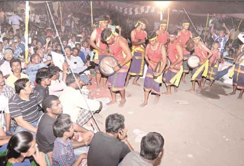 தாரை, தப்பட்டையுடன் களைகட்டிய போராட்டம் விடிய விடிய நடந்தது