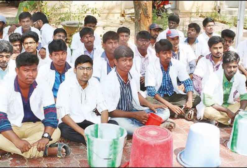 நாகர்கோவிலில் ஆயுர்வேத மருத்துவக்கல்லூரி மாணவர்கள் ‘திடீர்’ போராட்டம்