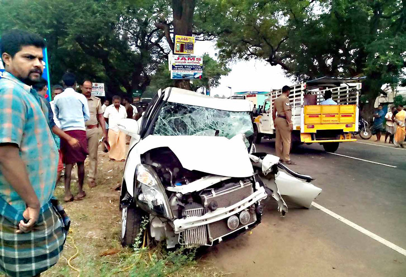 கும்பாபிஷேக விழாவுக்கு சென்று திரும்பியபோது மரத்தில் கார் மோதல்; சிறுவன் உள்பட 2 பேர் பலி