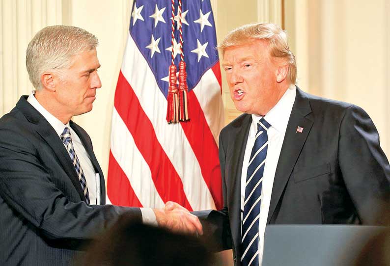 அமெரிக்க சுப்ரீம் கோர்ட்டு நீதிபதியாக நீல் கோர்சச் நியமனம் டிரம்ப் முடிவுக்கு செனட் சபையின் ஒப்புதல் கிடைக்குமா? அமெரிக்க சுப்ரீம் கோர்ட்டு நீதிபதியாக நீல் கோர்சச் நியமனம் டிரம்ப் முடிவுக்கு செனட் சபையின் ஒப்புதல் கிடைக்குமா?