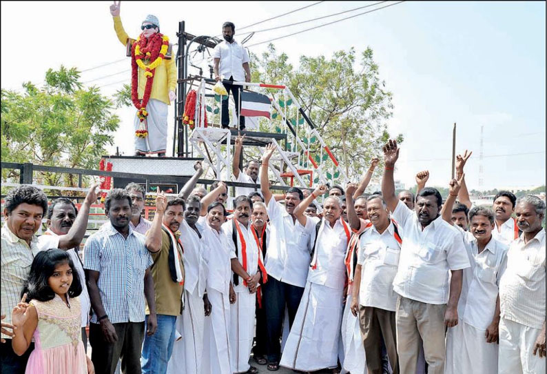 திருப்பூர், பல்லடம் பகுதியில் ஓ.பன்னீர்செல்வத்துக்கு முன்னாள் எம்.எல்.ஏ. உள்பட அ.தி.மு.க.வினர் ஆதரவு