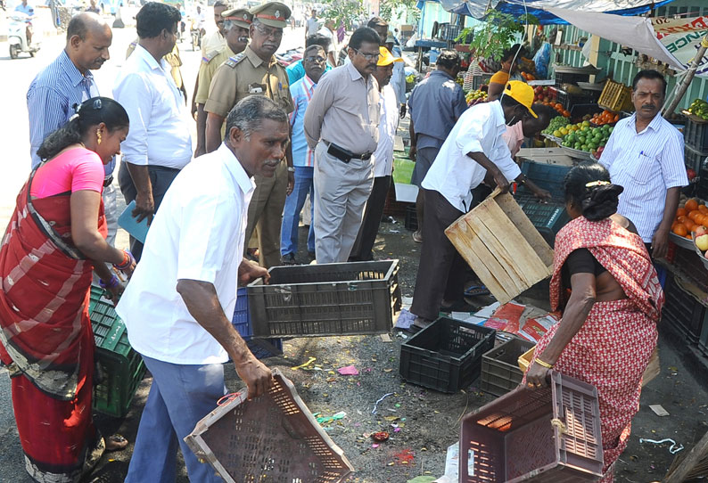 மறைமலையடிகள் சாலையில் தெருவோரக் கடைகளை ஒழுங்குபடுத்திய ஆணையர்