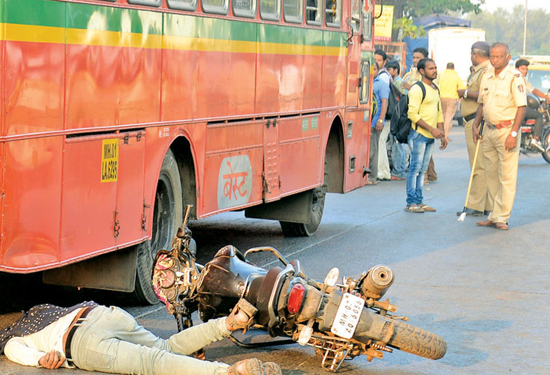 தாராவியில் மோட்டார்சைக்கிளில் இருந்து விழுந்த வாலிபர் பஸ் சக்கரத்தில் சிக்கி பலி