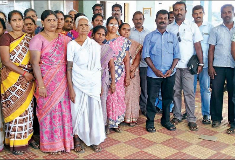 மத வழிபாடு நடத்த இடம் ஒதுக்க வேண்டும் பொதுமக்கள் கலெக்டரிடம் கோரிக்கை மனு